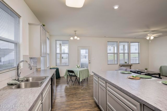 3703 Creekstone Bluff Blvd, La Grange, KY 40031