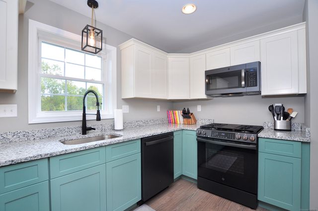 34 West River Road, East Windsor, CT 06088