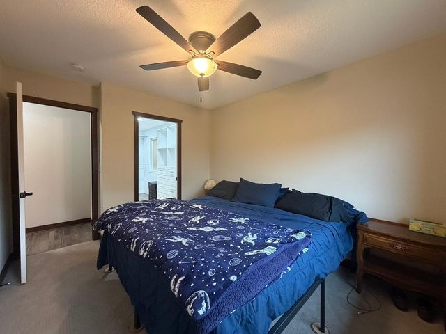 8885 Parkview Circle, Chisago City, MN 55013