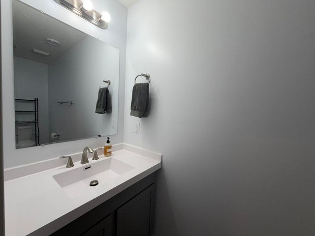 8885 Parkview Circle, Chisago City, MN 55013