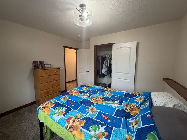 8885 Parkview Circle, Chisago City, MN 55013