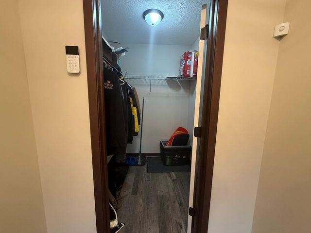 8885 Parkview Circle, Chisago City, MN 55013