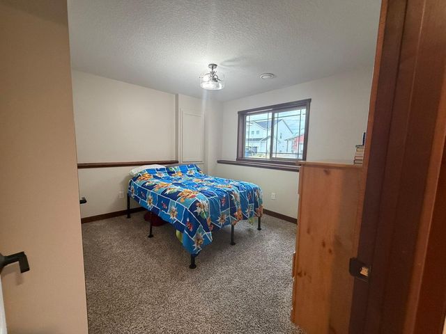 8885 Parkview Circle, Chisago City, MN 55013