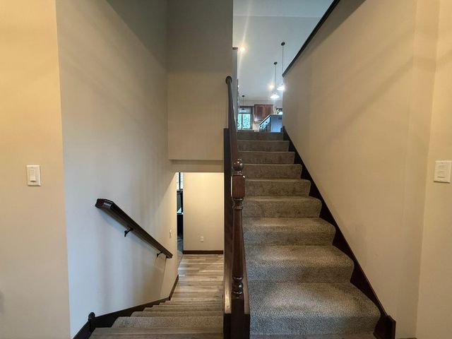 8885 Parkview Circle, Chisago City, MN 55013