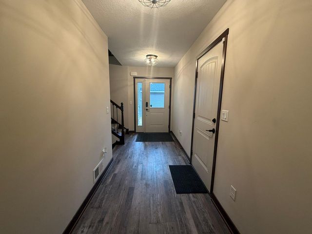 8885 Parkview Circle, Chisago City, MN 55013