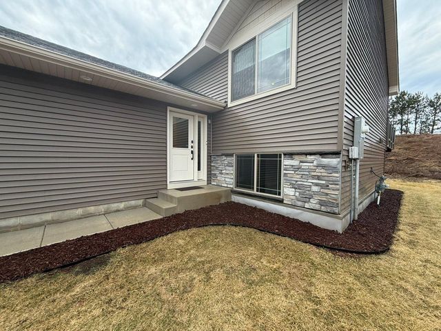 8885 Parkview Circle, Chisago City, MN 55013