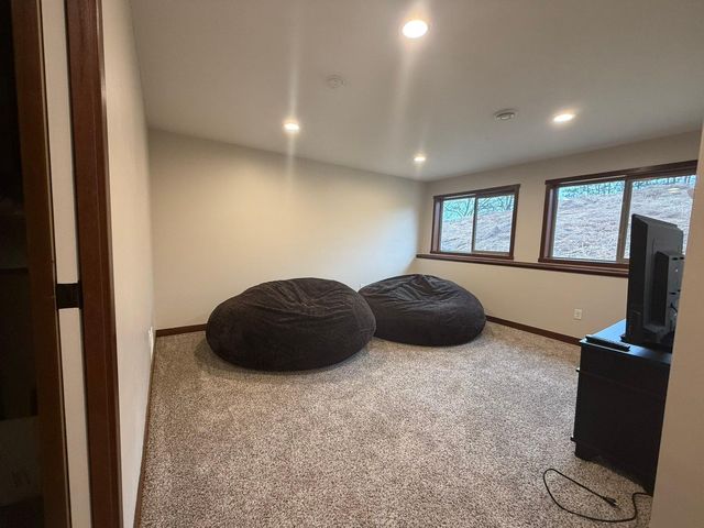 8885 Parkview Circle, Chisago City, MN 55013