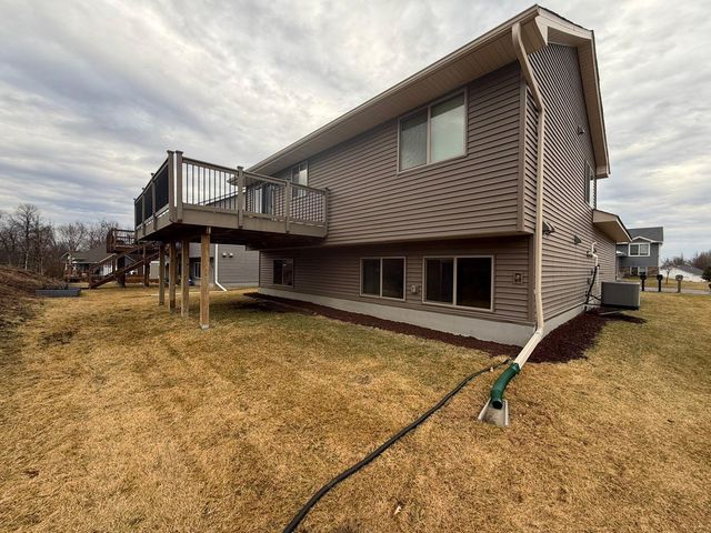 8885 Parkview Circle, Chisago City, MN 55013