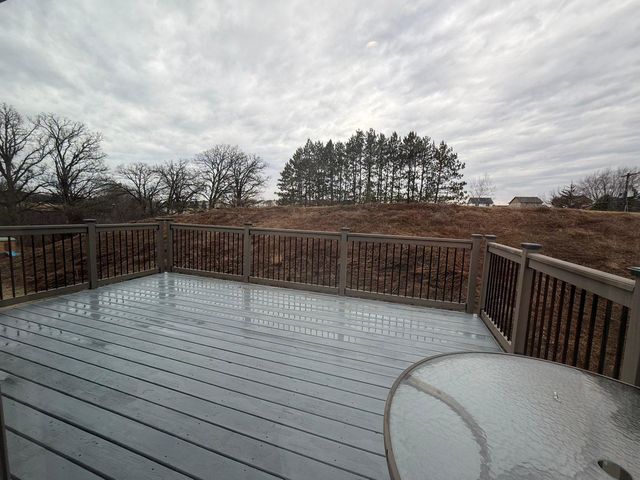 8885 Parkview Circle, Chisago City, MN 55013