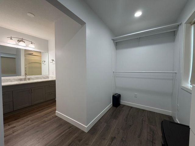 8885 Parkview Circle, Chisago City, MN 55013