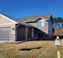 8885 Parkview Circle, Chisago City, MN 55013
