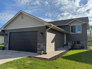 8885 Parkview Circle, Chisago City, MN 55013