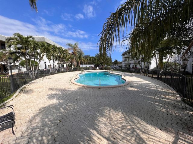 15221 NE 6th Ave A104, Miami, FL 33162