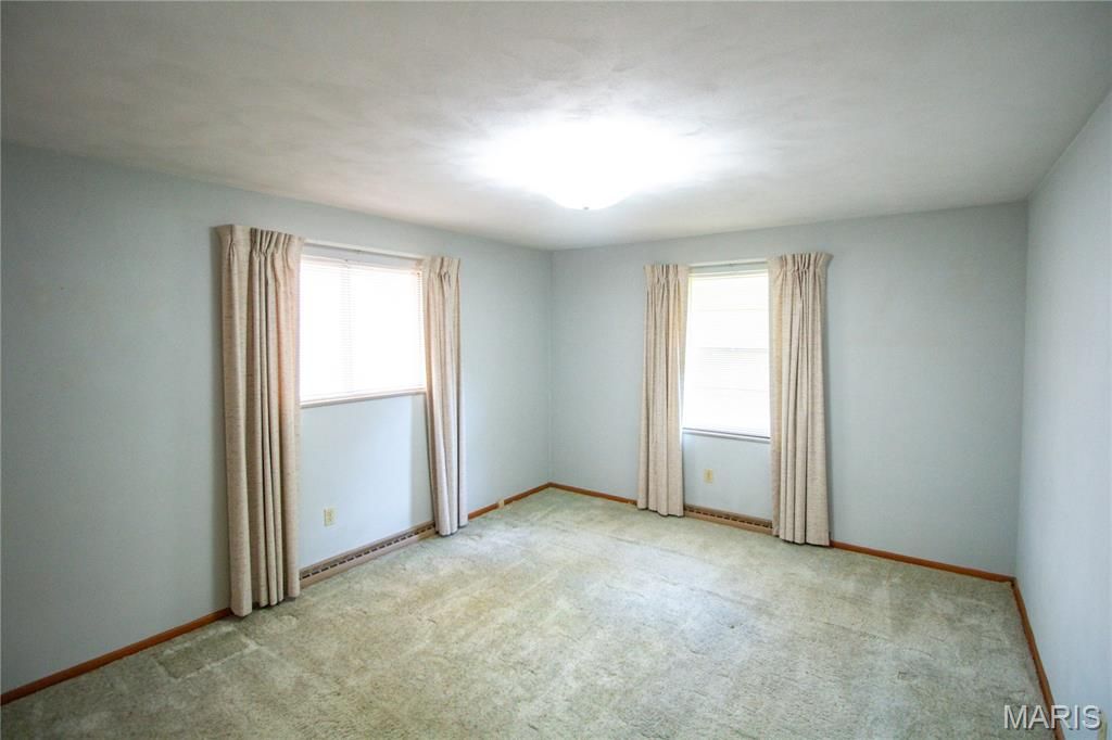 Image 18 of property listing at 713 Ramona Place, Godfrey, IL 62035