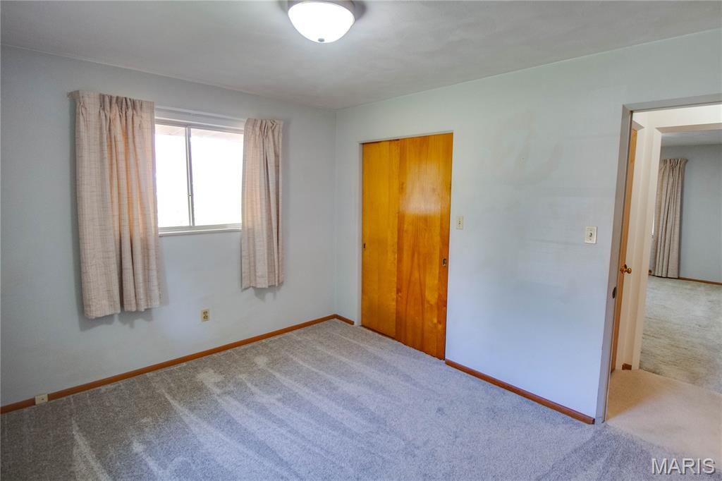 Image 21 of property listing at 713 Ramona Place, Godfrey, IL 62035