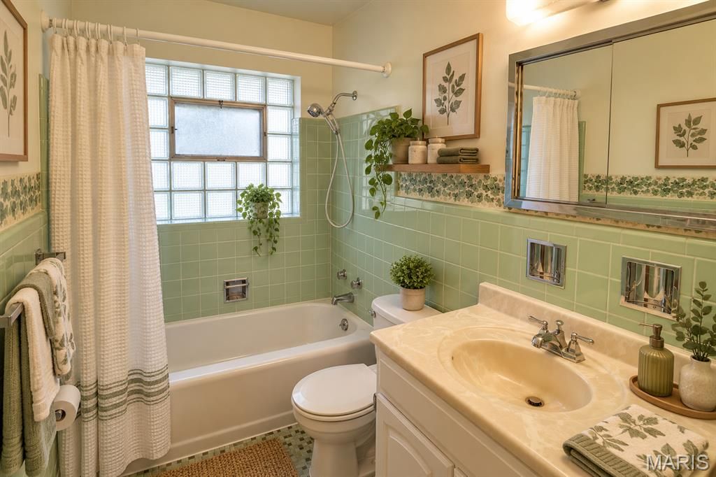 Image 26 of property listing at 713 Ramona Place, Godfrey, IL 62035