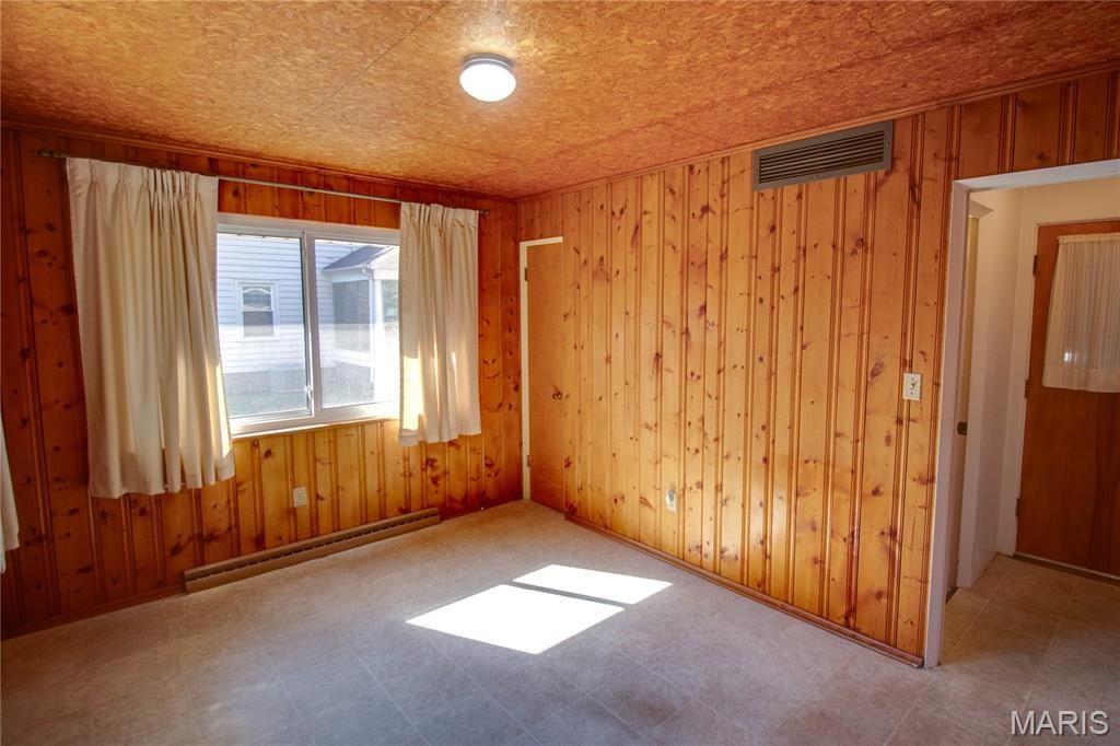 Image 28 of property listing at 713 Ramona Place, Godfrey, IL 62035