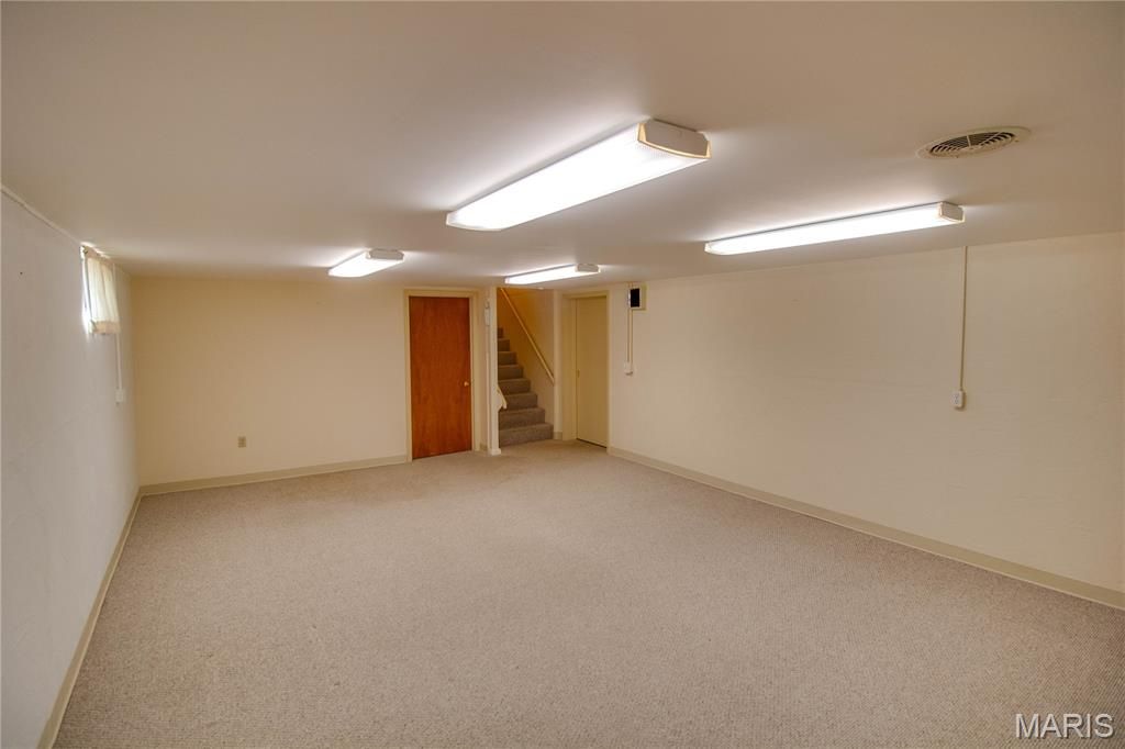 Image 31 of property listing at 713 Ramona Place, Godfrey, IL 62035