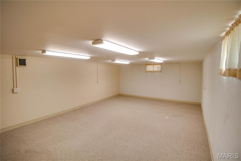 Image 33 of property listing at 713 Ramona Place, Godfrey, IL 62035