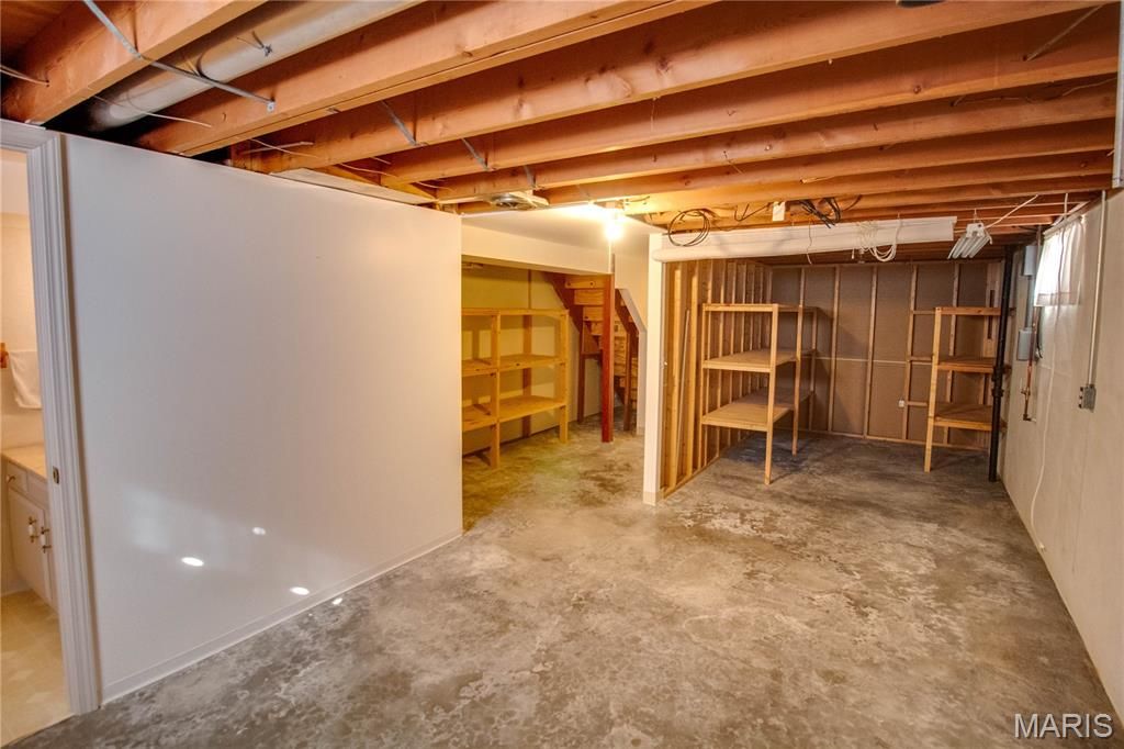 Image 35 of property listing at 713 Ramona Place, Godfrey, IL 62035