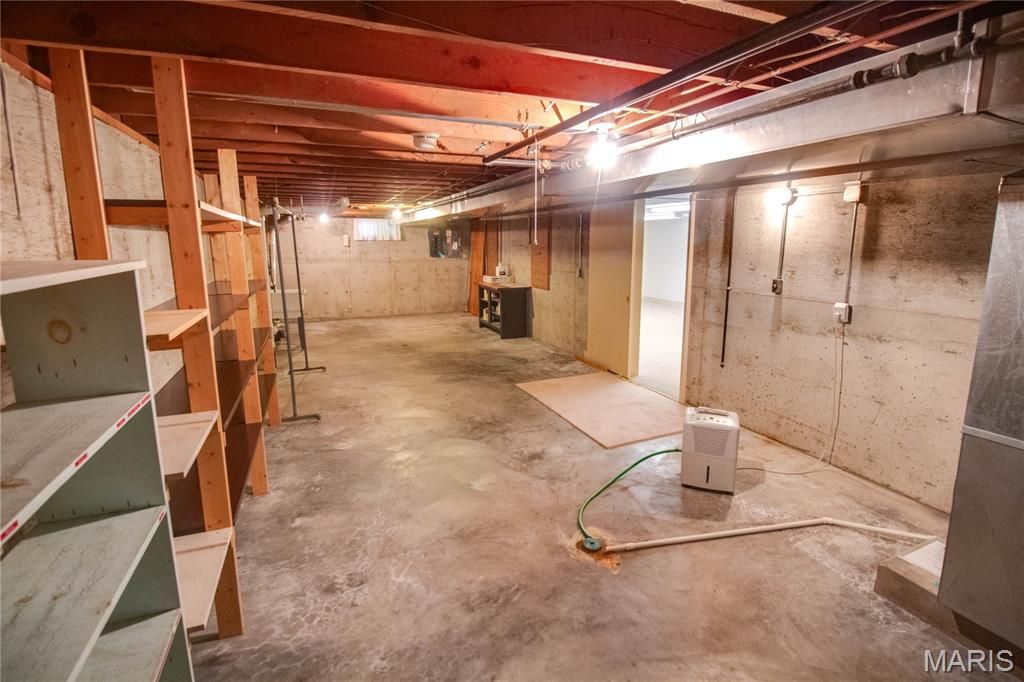Image 38 of property listing at 713 Ramona Place, Godfrey, IL 62035