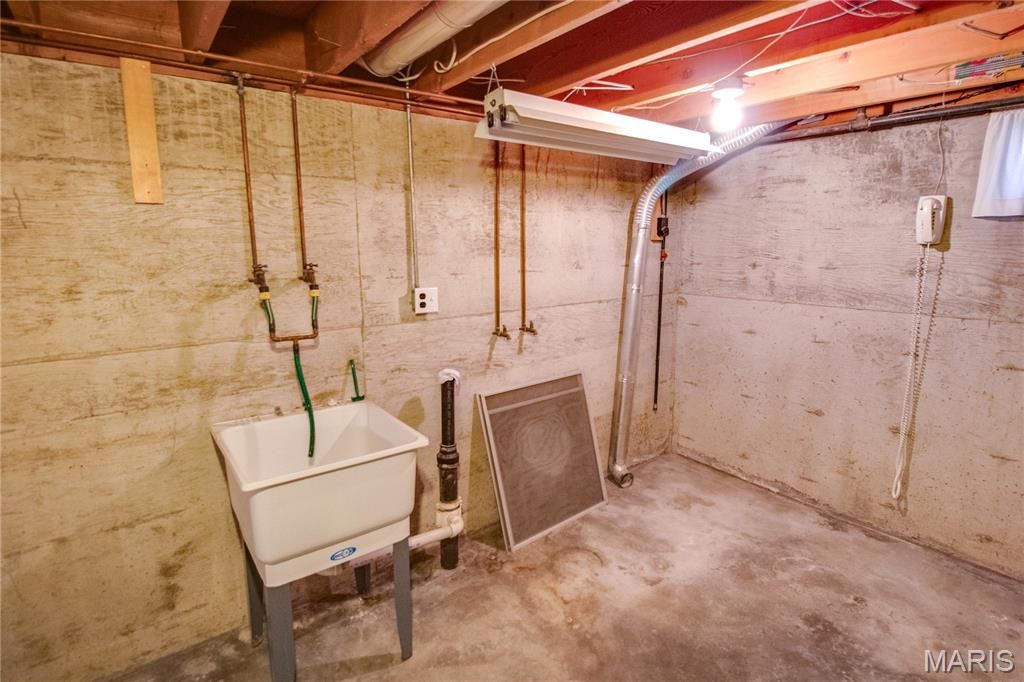 Image 39 of property listing at 713 Ramona Place, Godfrey, IL 62035
