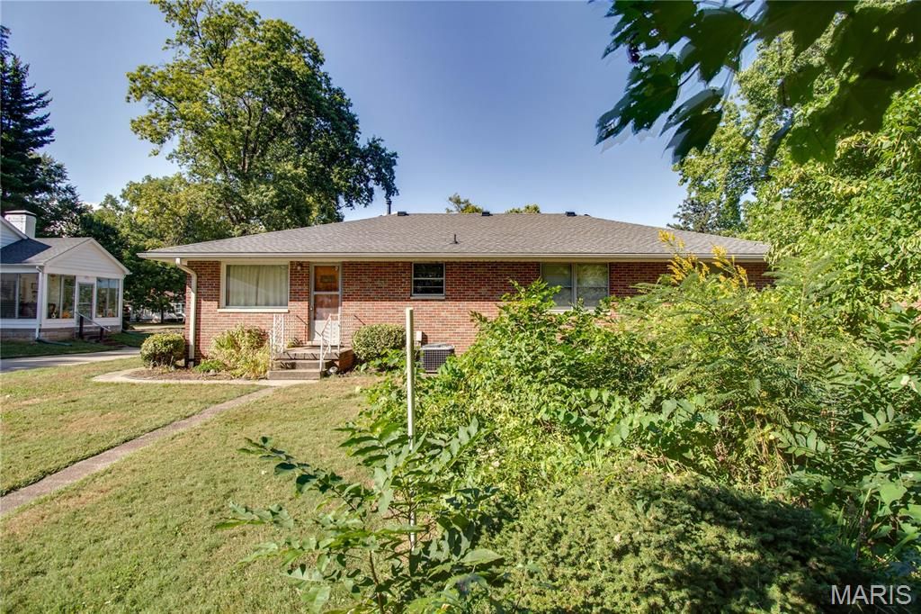 Image 43 of property listing at 713 Ramona Place, Godfrey, IL 62035