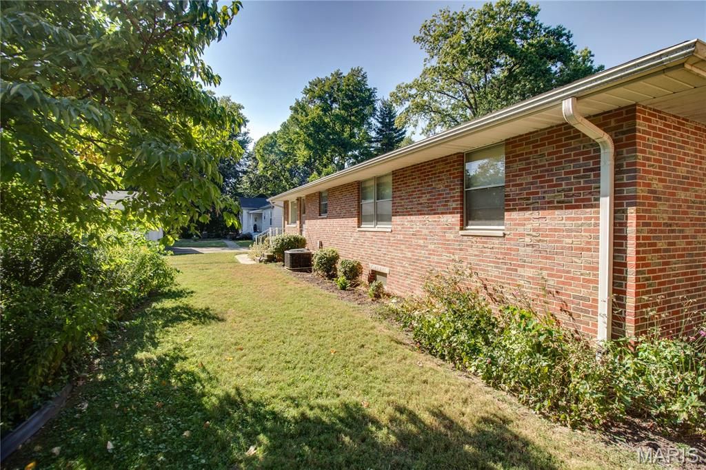 Image 44 of property listing at 713 Ramona Place, Godfrey, IL 62035