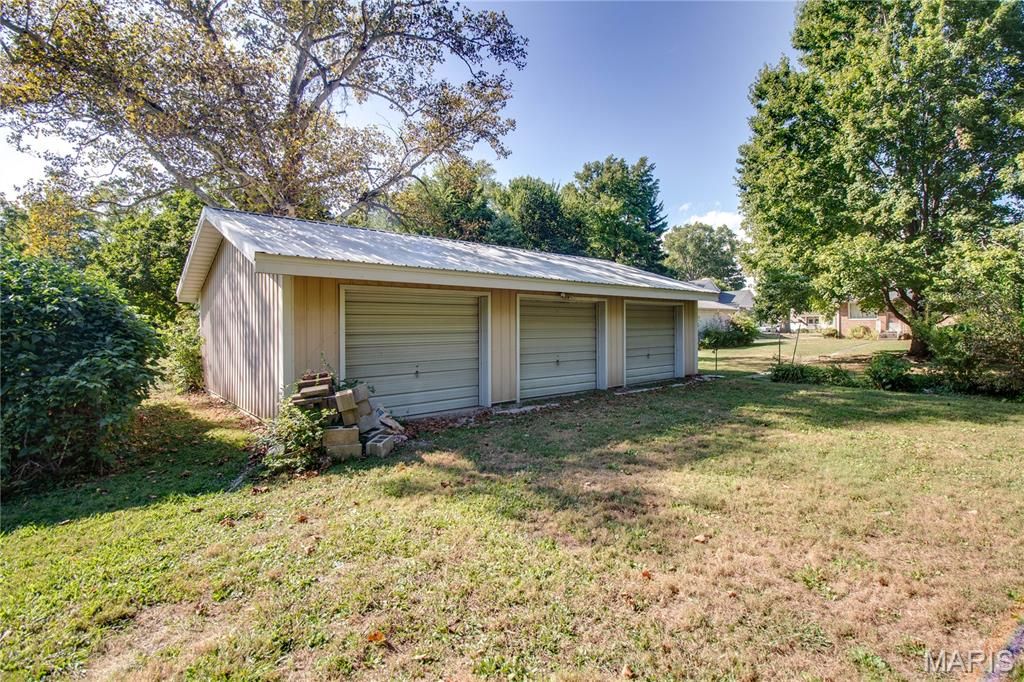 Image 47 of property listing at 713 Ramona Place, Godfrey, IL 62035