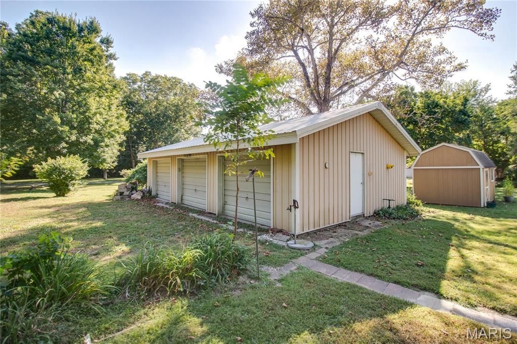 Image 48 of property listing at 713 Ramona Place, Godfrey, IL 62035