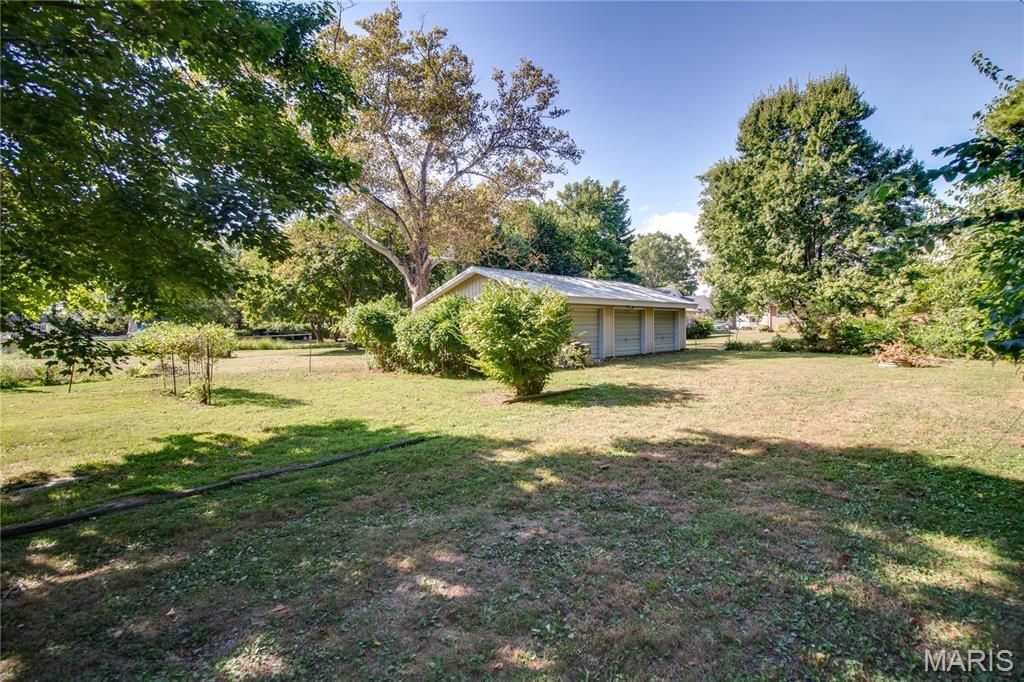Image 49 of property listing at 713 Ramona Place, Godfrey, IL 62035