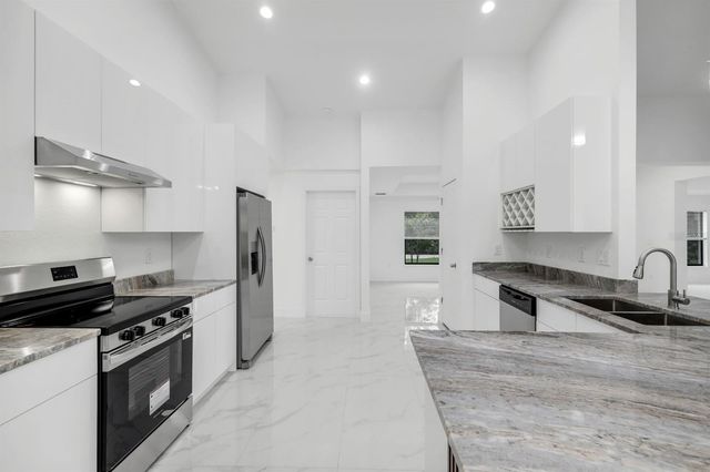 1102 EDISON AVENUE, Lehigh Acres, FL 33972