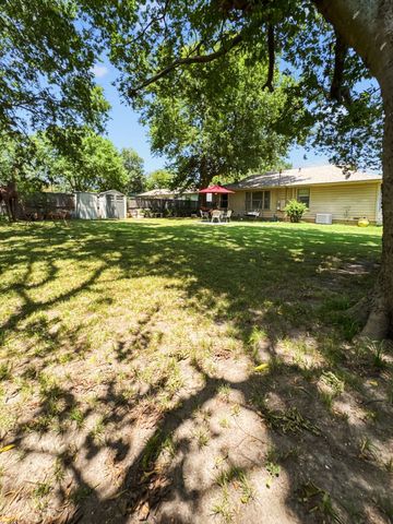 1518 N Ricketts Street, Sherman, TX 75092