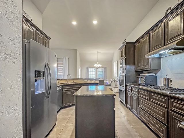 904 Regal Bluff Lane, Desoto, TX 75115