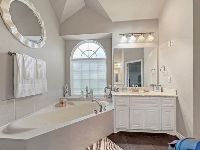 904 Regal Bluff Lane, Desoto, TX 75115