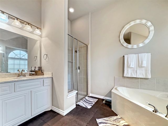 904 Regal Bluff Lane, Desoto, TX 75115