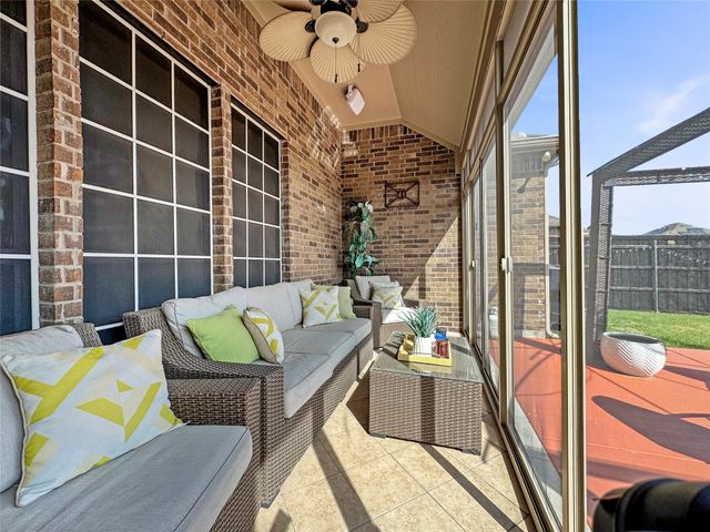 904 Regal Bluff Lane, Desoto, TX 75115