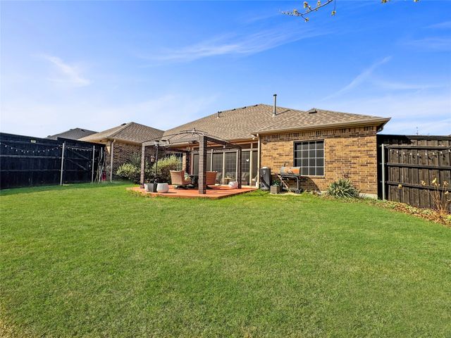 904 Regal Bluff Lane, Desoto, TX 75115