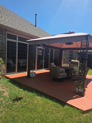 904 Regal Bluff Lane, Desoto, TX 75115