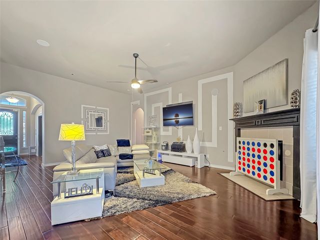 904 Regal Bluff Lane, Desoto, TX 75115