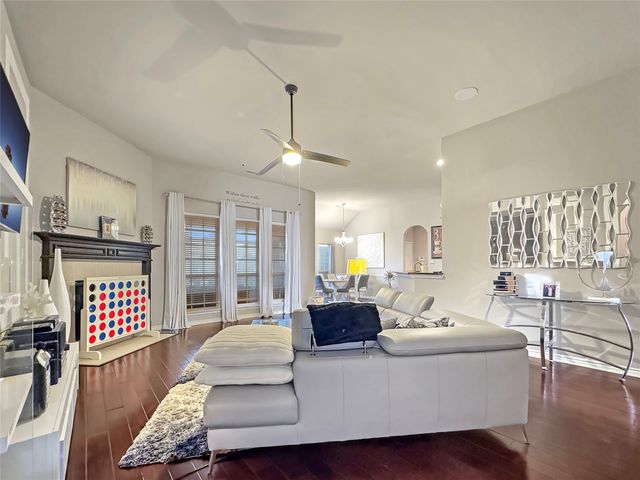 904 Regal Bluff Lane, Desoto, TX 75115