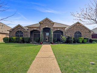 904 Regal Bluff Lane, Desoto, TX 75115