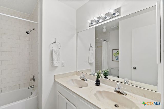 800 Saunders Drive, Round Rock, TX 78664