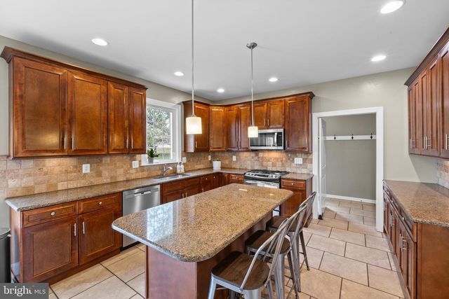 553 ROYAL AVE, Havertown, PA 19083