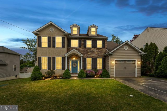 553 ROYAL AVE, Havertown, PA 19083