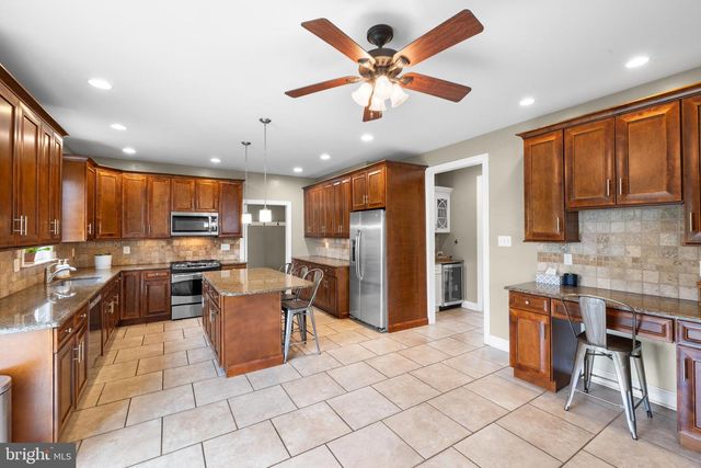 553 ROYAL AVE, Havertown, PA 19083