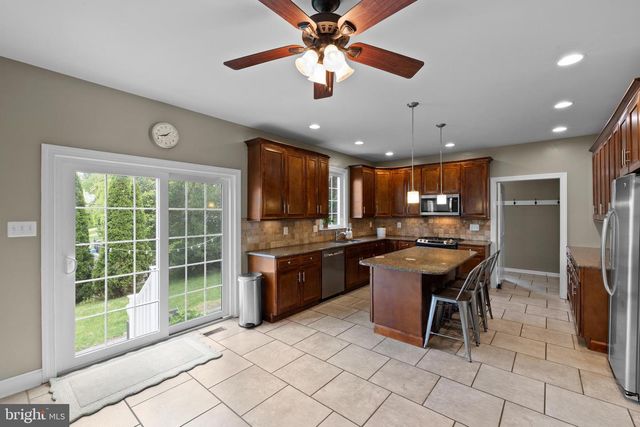 553 ROYAL AVE, Havertown, PA 19083