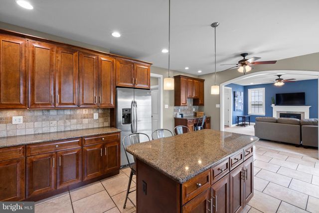 553 ROYAL AVE, Havertown, PA 19083