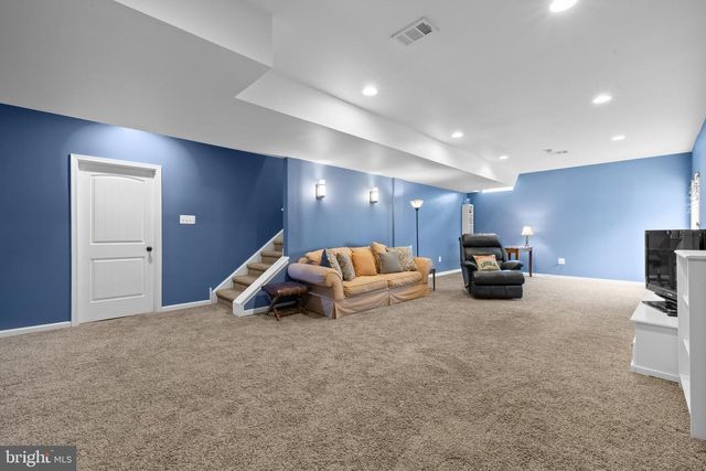 553 ROYAL AVE, Havertown, PA 19083