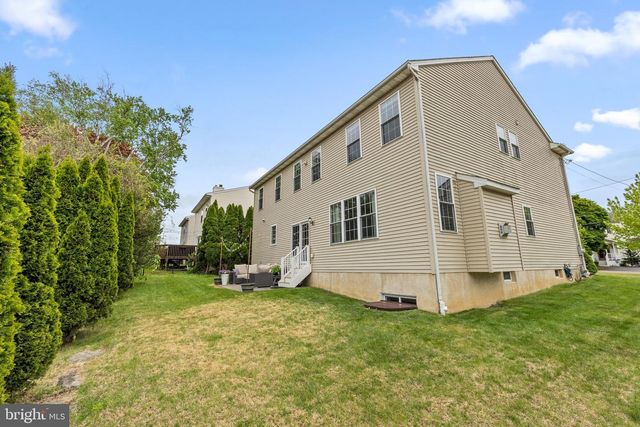 553 ROYAL AVE, Havertown, PA 19083